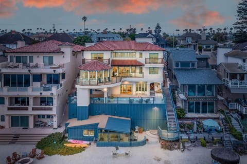 4 Bedroom With Pool House in Oceanside