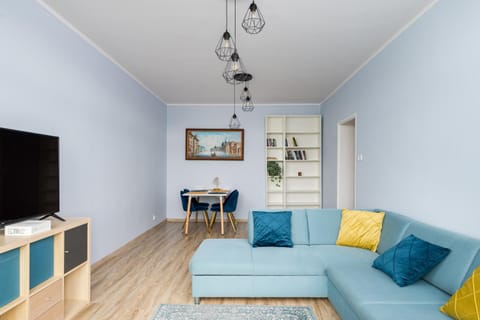 Communal lounge/ TV room, TV and multimedia, Living room, Seating area, Evening entertainment