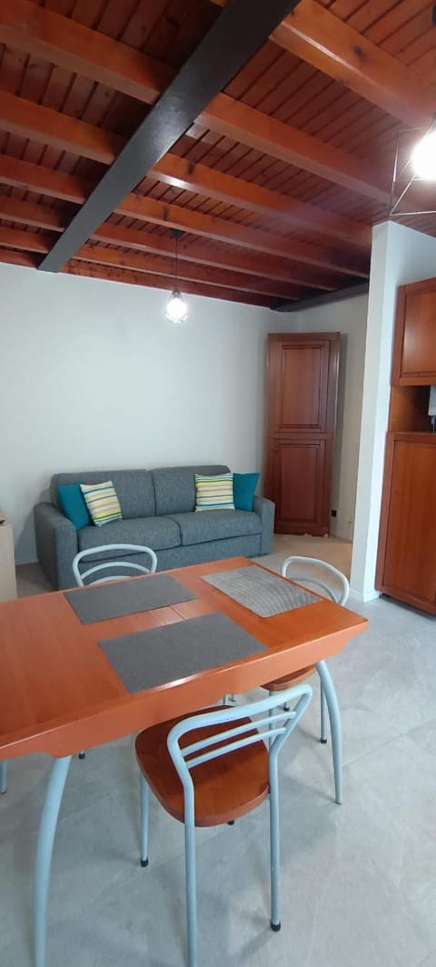 Living room, Seating area, Dining area, internet