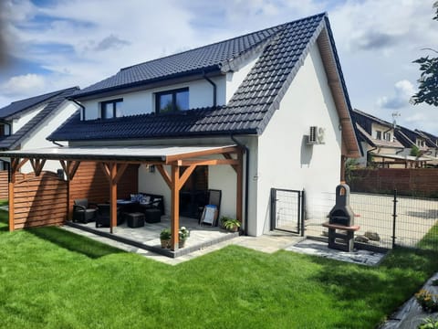 Property building, Patio, Garden