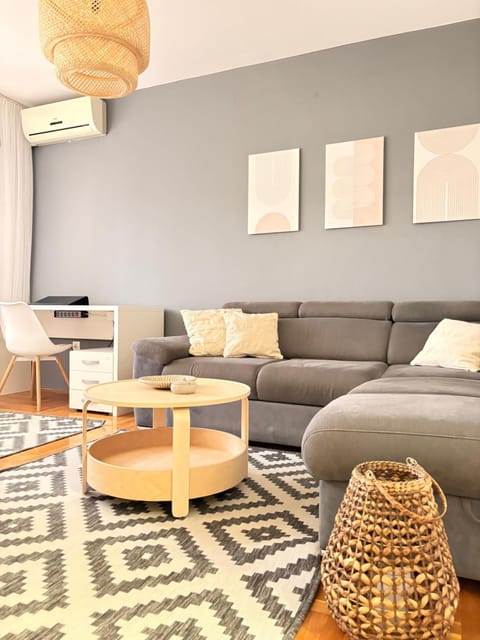 Living room, Seating area, air conditioner