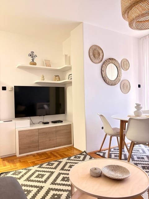 Trip Style - Telep - 2 BR - 2 Free Parking Apartment in Novi Sad