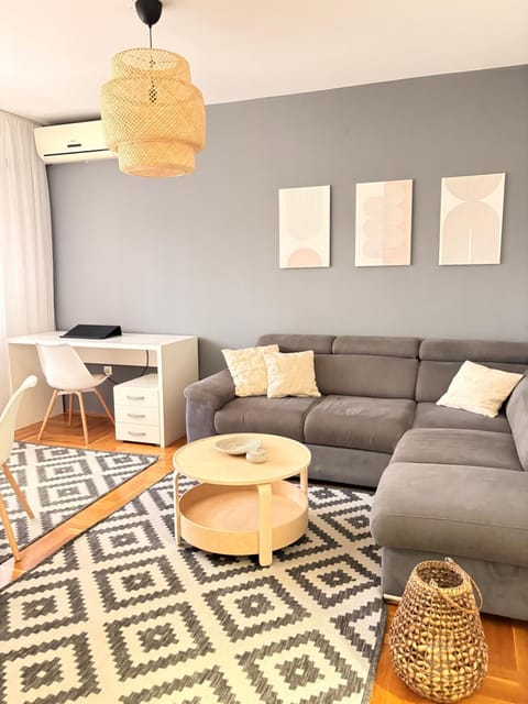 Trip Style - Telep - 2 BR - 2 Free Parking Apartment in Novi Sad