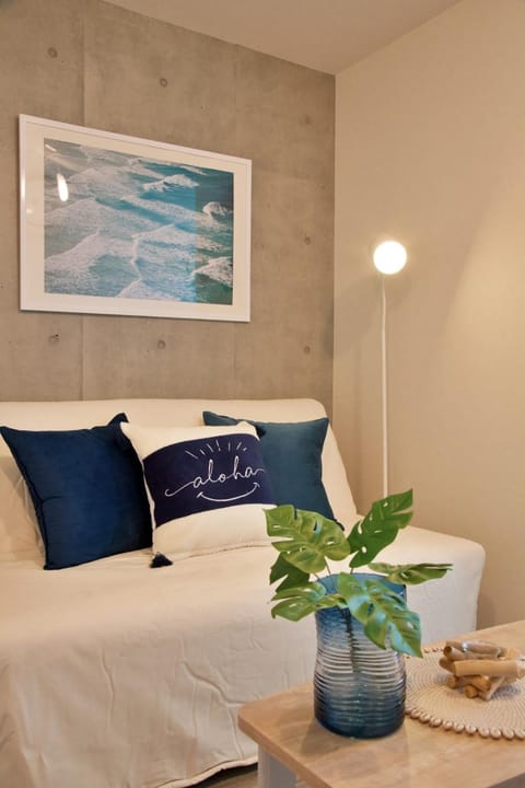 Bed, Living room, Photo of the whole room