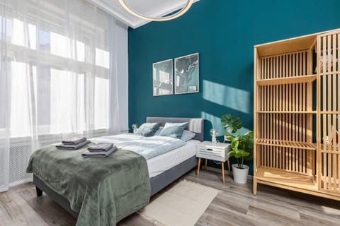 Bed, Photo of the whole room, wardrobe