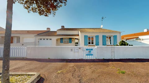 Property building, Facade/entrance, Off site
