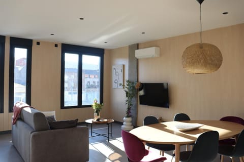 Living room, Dining area