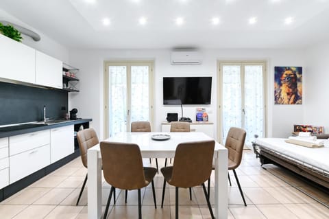 TV and multimedia, Dining area