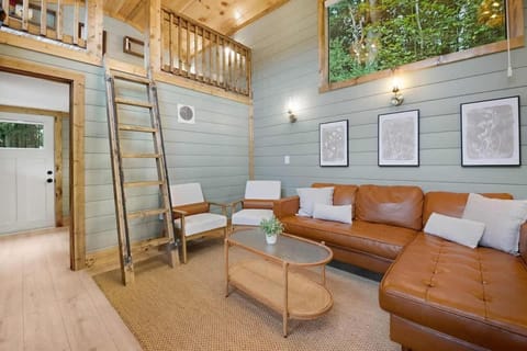 The Red Roost Cabin Cabin in Chattanooga