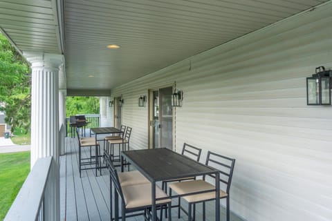 Lake Mary View Pickleball Paradise Penthouse Unit Apartment in Twin Lakes