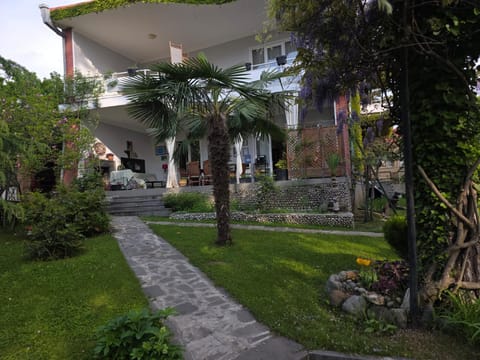 Property building, Breakfast