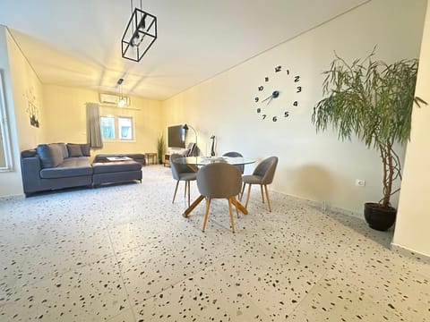 Paloma Lux Retreat-15' to Central Athens Apartment in Athens