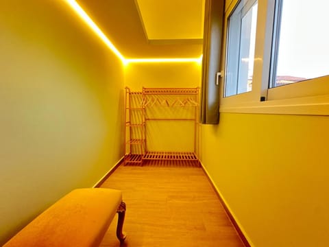 Paloma Lux Retreat-15' to Central Athens Apartment in Athens