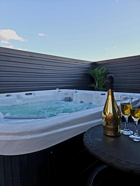 Day, Natural landscape, Hot Tub, Hot Tub