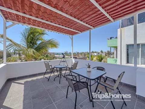 Property building, Patio, Day, View (from property/room), Balcony/Terrace, Dining area
