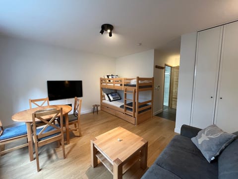 Communal lounge/ TV room, Bed, Living room, Dining area, bunk bed