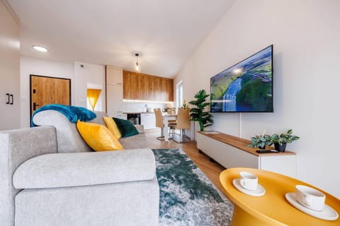 TV and multimedia, Coffee/tea facilities, Kitchen or kitchenette, Living room, Seating area, Dining area, minibar
