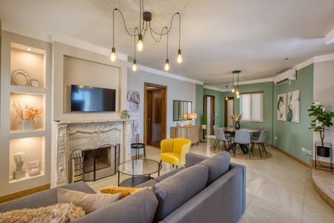 3 bedroom penthouse with jacuzzi and roof terrace VFRA1-1 House in Sliema