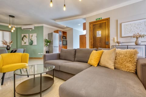 3 bedroom penthouse with jacuzzi and roof terrace VFRA1-1 House in Sliema