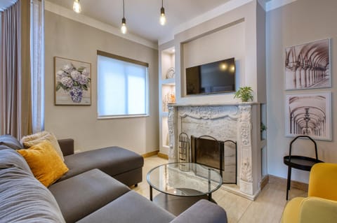 3 bedroom penthouse with jacuzzi and roof terrace VFRA1-1 House in Sliema