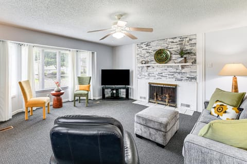 Retreat with Fenced Backyard in Kingsport! House in Kingsport