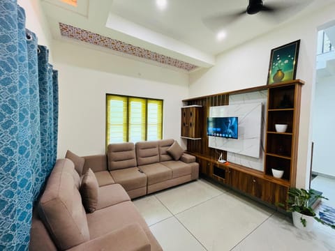Communal lounge/ TV room, TV and multimedia, Living room