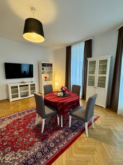 TV and multimedia, Living room, Dining area