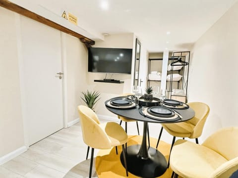 TV and multimedia, Dining area, storage