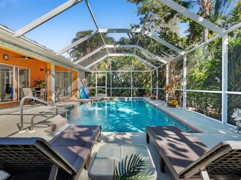 Patio, Balcony/Terrace, Seating area, Pool view, Swimming pool, Sports