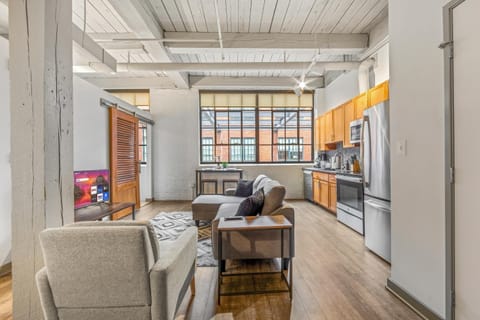 Central 1 BD Loft l Downtown l Parking l Sofa Bed Apartment in Cleveland Heights