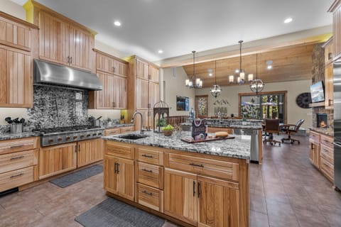 Executive 8BR 8 BA Luxury Lodge Home that Sleeps 20 House in Sunriver