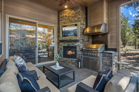 Executive 8BR 8 BA Luxury Lodge Home that Sleeps 20 House in Sunriver