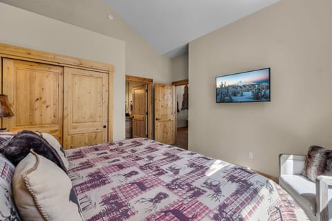 Executive 8BR 8 BA Luxury Lodge Home that Sleeps 20 House in Sunriver