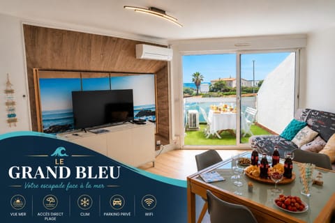 Communal lounge/ TV room, TV and multimedia, Living room, Food and drinks, Seating area, Dining area, Evening entertainment, Food