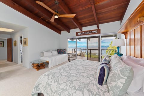 Aloha Casa Miramar by SkyRun Kona Coast House in Honalo