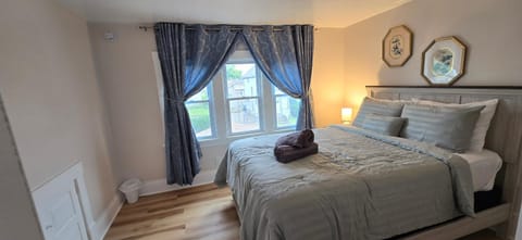 Bed, Photo of the whole room, Bedroom