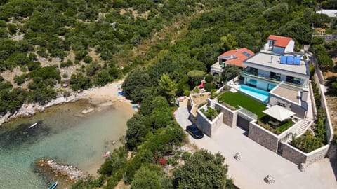 Property building, Natural landscape, Balcony/Terrace, Sea view