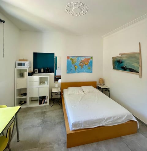 Bed, TV and multimedia, Photo of the whole room