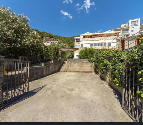 Lalic House Budva Bed and Breakfast in Budva