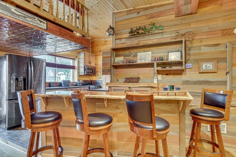 Walk to Lake and Dining Couples Cottage in Pepin Apartment in Pepin