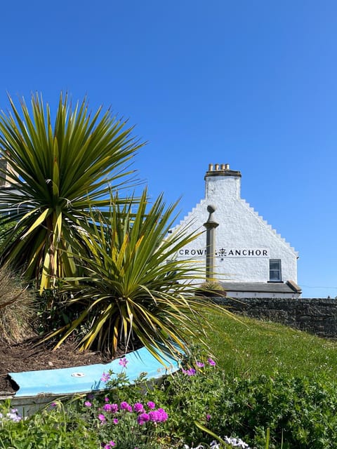 Property building, Nearby landmark, Spring, Natural landscape, Landmark view, Location