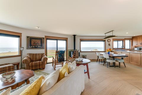 Walk to Beach Luxury Oceanfront Escape in Caspar House in Caspar