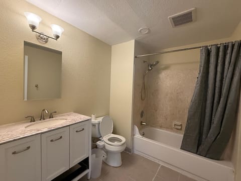 Private Room "Date" by UW Vacation rental in University District