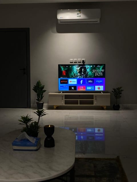 Communal lounge/ TV room, TV and multimedia, air conditioner