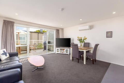 BBQ facilities, Balcony/Terrace, Living room, Seating area, Dining area