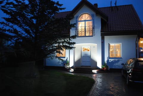 Facade/entrance, Night