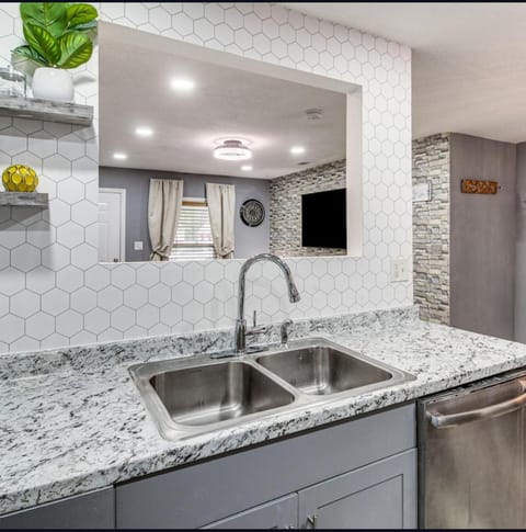 Stunning, Pet-friendly Home in Savannah House in Savannah