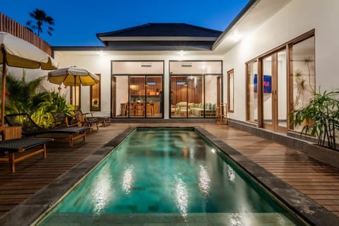 Night, Pool view, Swimming pool, sunbed