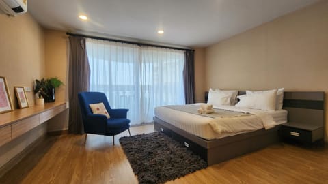 Day, Bedroom