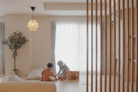 Living room, children, group of guests